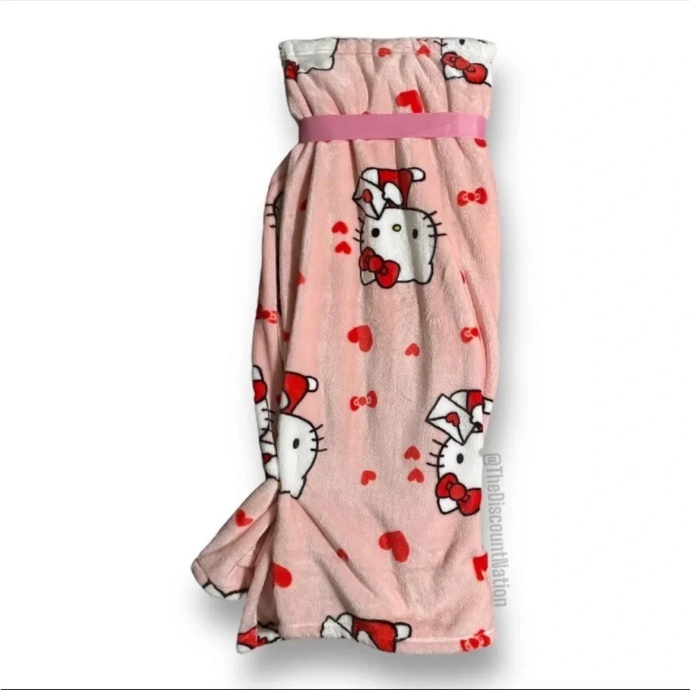 Hello Kitty Happy Valentine’s Throw Blanket
